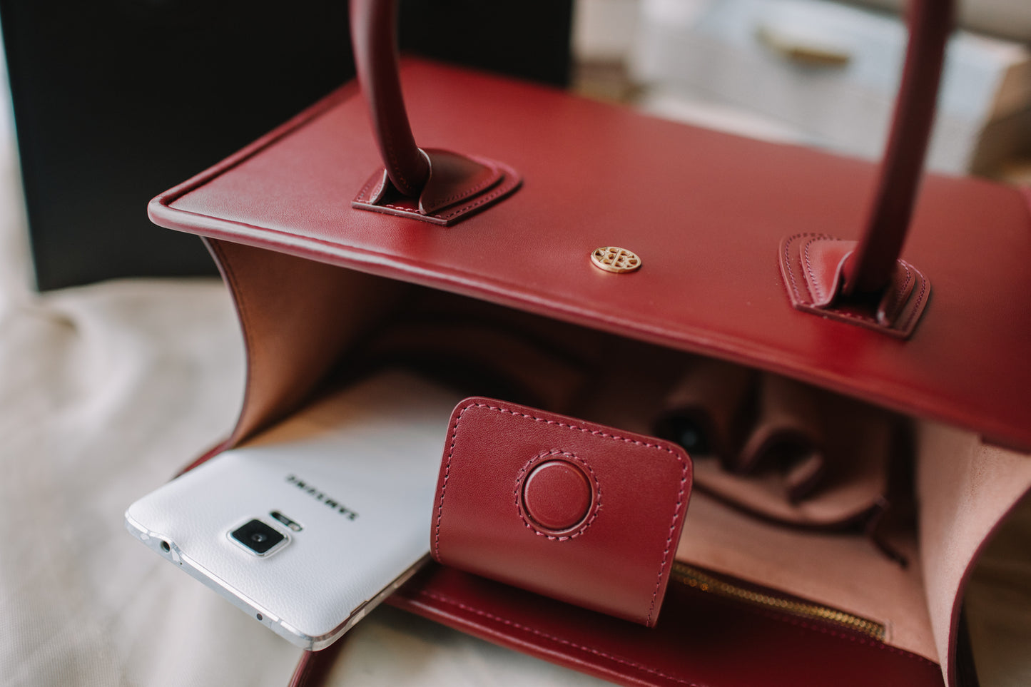 QUEEN || Burgundy