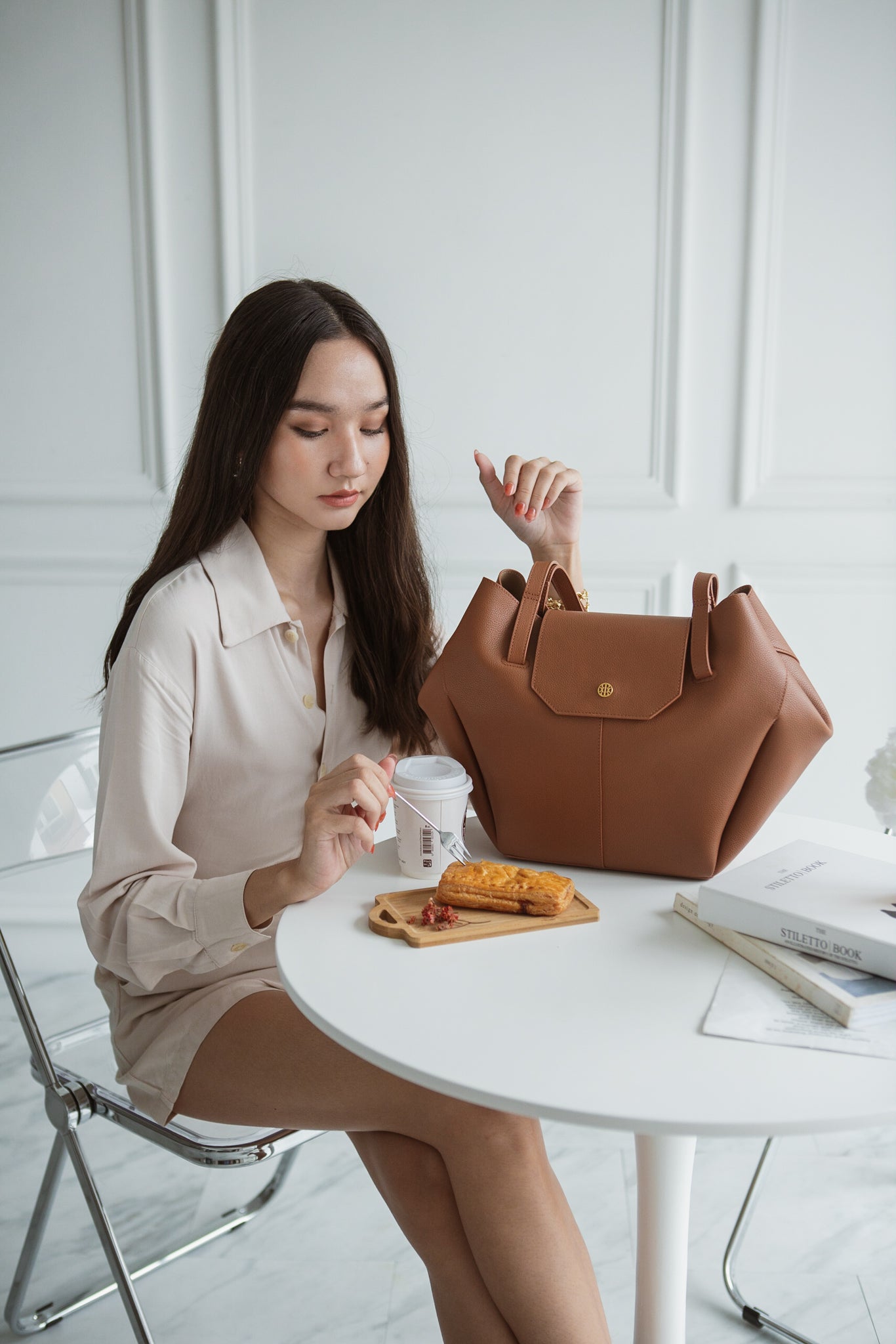 Madame || Almond
